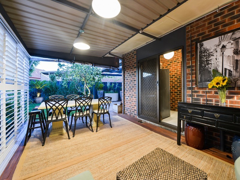 15 Andrews Road, Wilson WA 6107