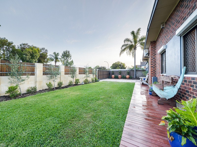 15 Andrews Road, Wilson WA 6107