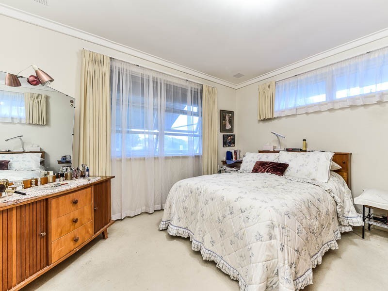 18 Parkhill Way, Wilson WA 6107