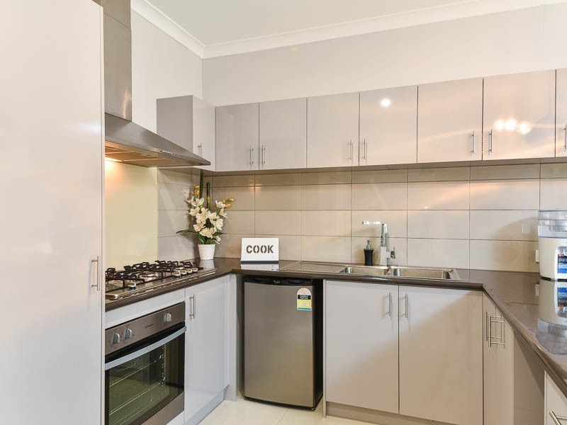 2/4 Currawong Way, Thornlie WA 6108