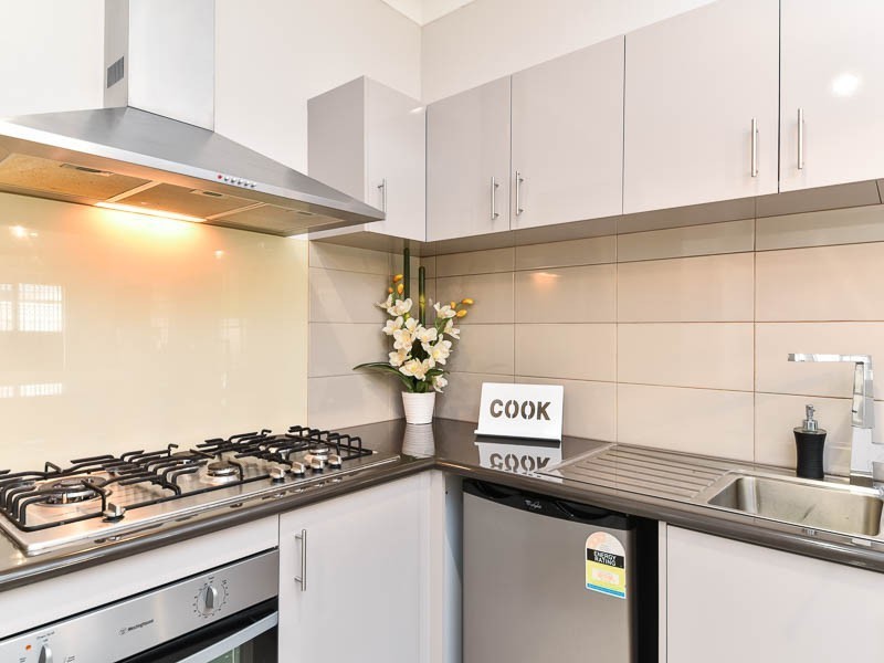 2/4 Currawong Way, Thornlie WA 6108