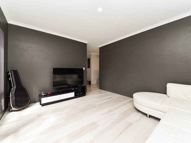 2/4 Currawong Way, Thornlie WA 6108