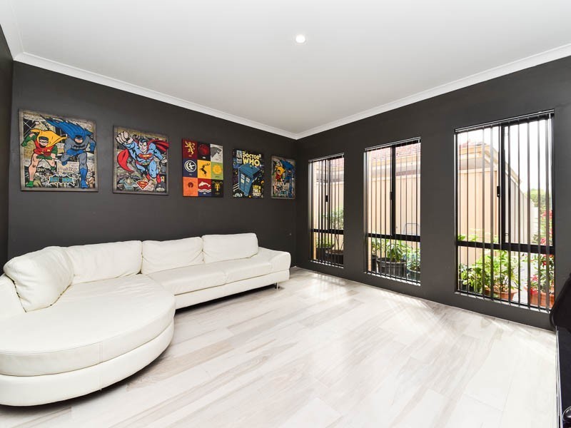 2/4 Currawong Way, Thornlie WA 6108