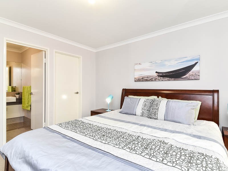 2/4 Currawong Way, Thornlie WA 6108