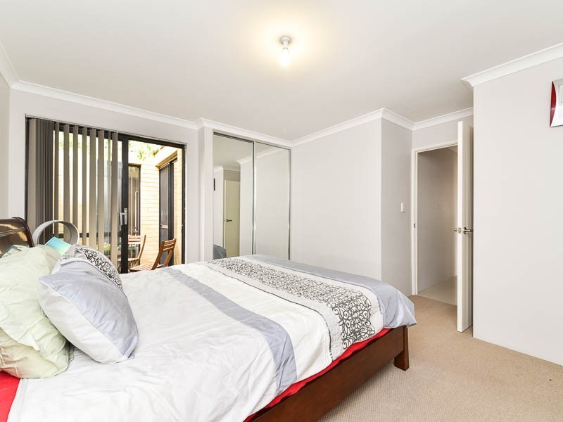 2/4 Currawong Way, Thornlie WA 6108