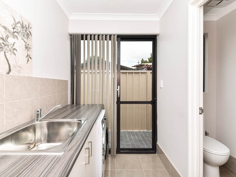 2/4 Currawong Way, Thornlie WA 6108