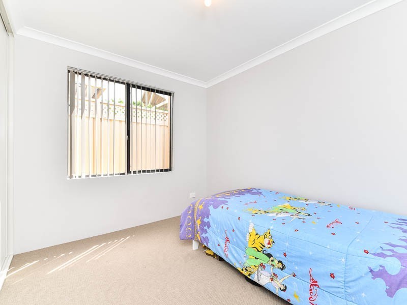 2/4 Currawong Way, Thornlie WA 6108