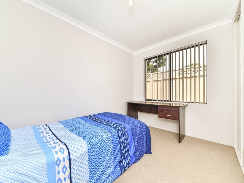 2/4 Currawong Way, Thornlie WA 6108