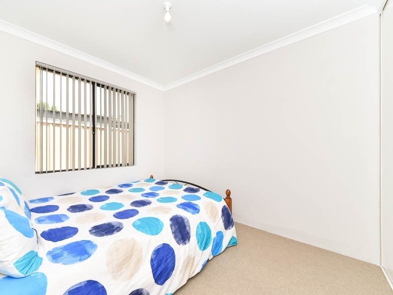 2/4 Currawong Way, Thornlie WA 6108