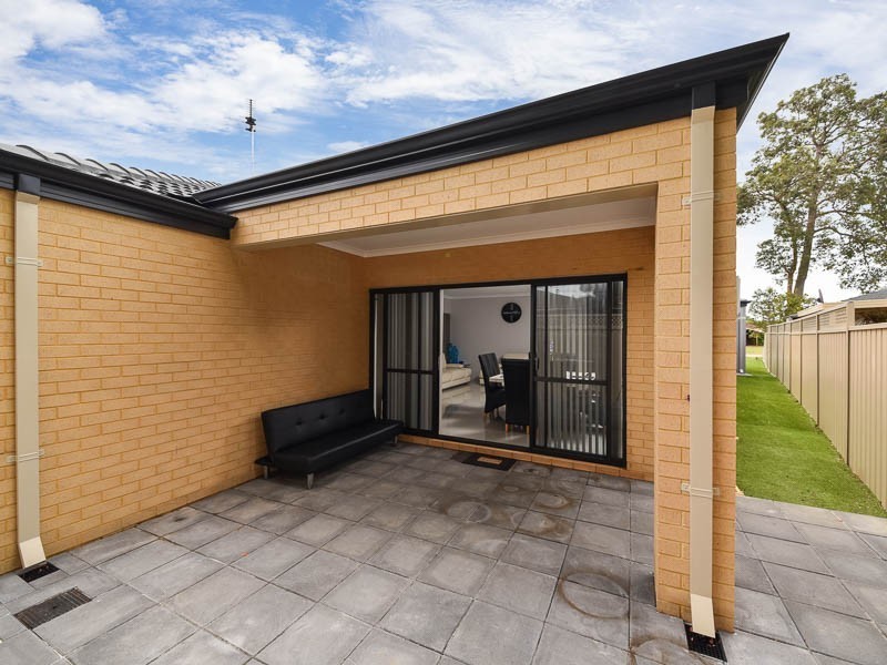 2/4 Currawong Way, Thornlie WA 6108