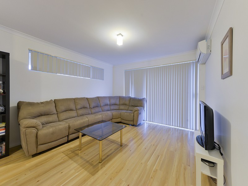 35 Blacksmith Street, Queens Park WA 6107