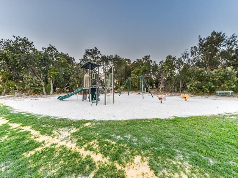 42 Bottlebrush Drive, Thornlie WA 6108