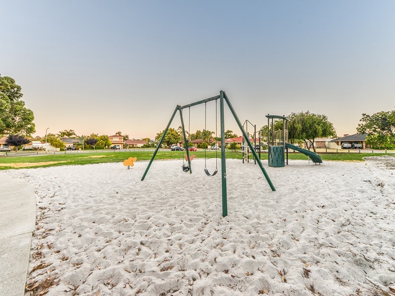 42 Bottlebrush Drive, Thornlie WA 6108