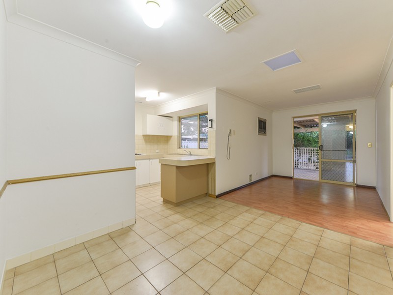42 Bottlebrush Drive, Thornlie WA 6108
