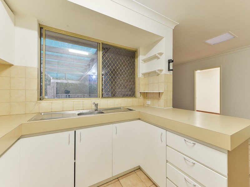 42 Bottlebrush Drive, Thornlie WA 6108