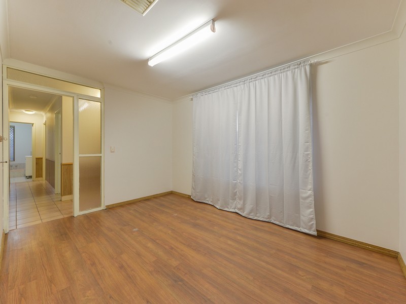 42 Bottlebrush Drive, Thornlie WA 6108