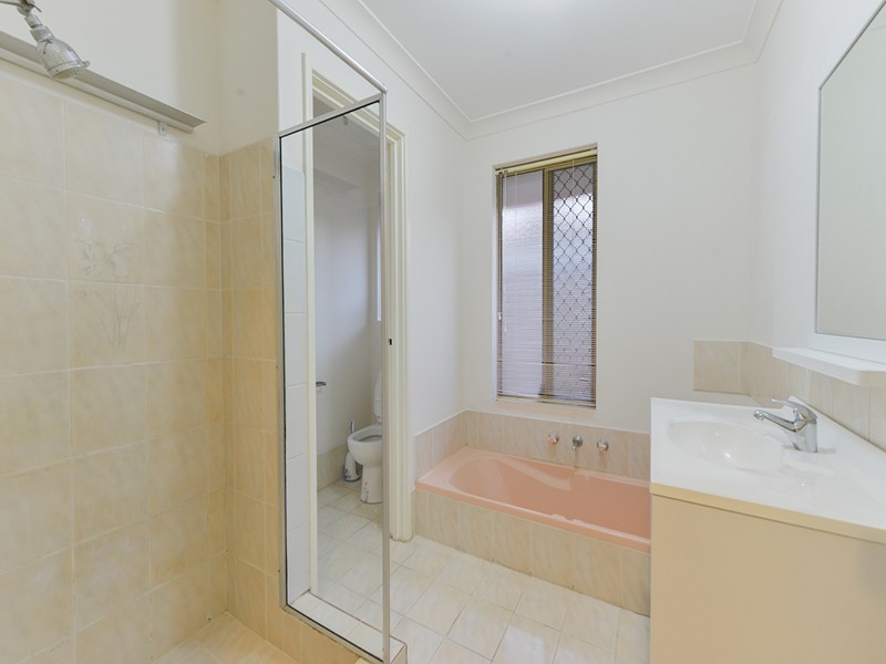 42 Bottlebrush Drive, Thornlie WA 6108