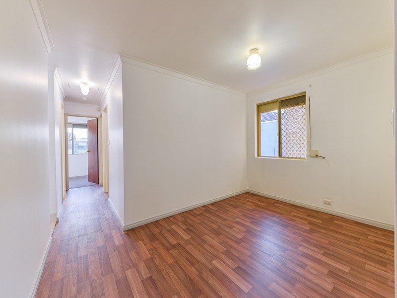 4/86 Centre Street, Queens Park WA 6107