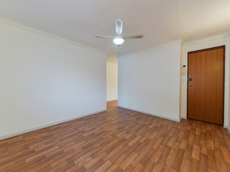 4/86 Centre Street, Queens Park WA 6107