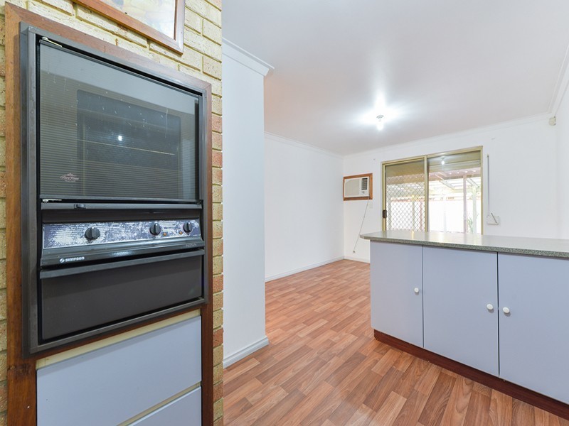 4/86 Centre Street, Queens Park WA 6107