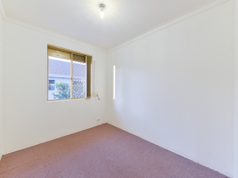 4/86 Centre Street, Queens Park WA 6107