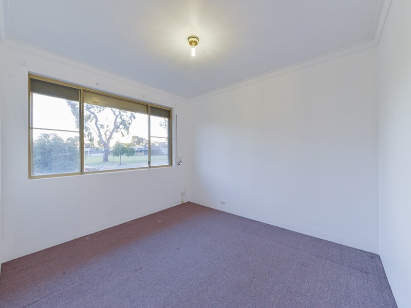 4/86 Centre Street, Queens Park WA 6107