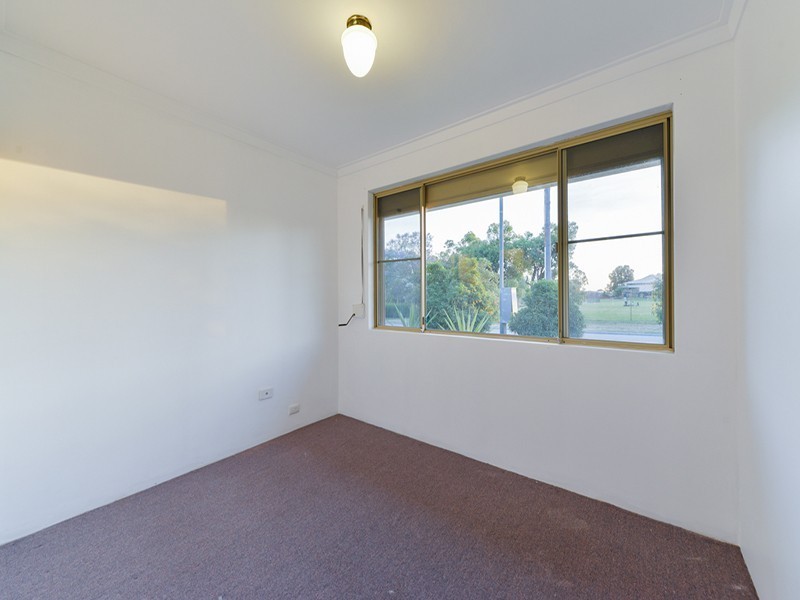 4/86 Centre Street, Queens Park WA 6107