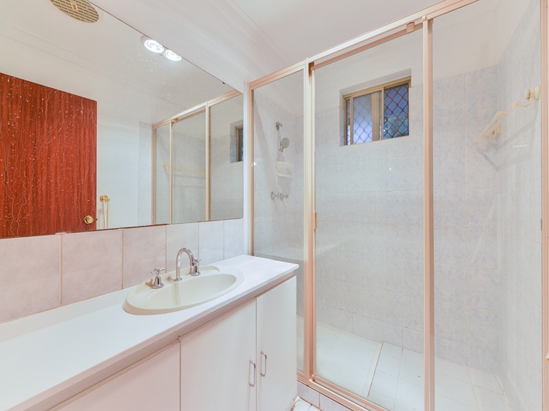 4/86 Centre Street, Queens Park WA 6107