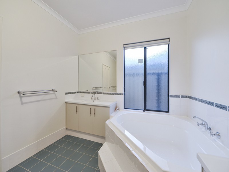 22 Campaspe Drive, Success WA 6164