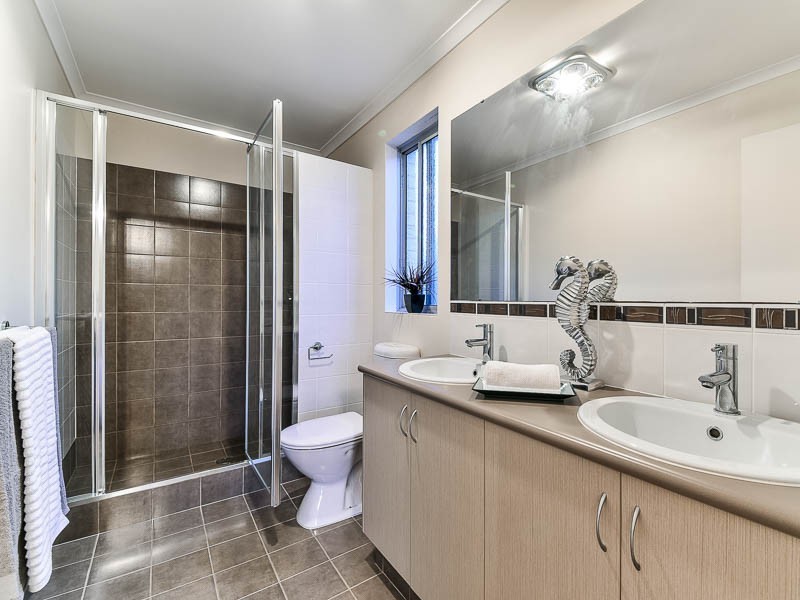 14 Tulip Way, East Cannington WA 6107