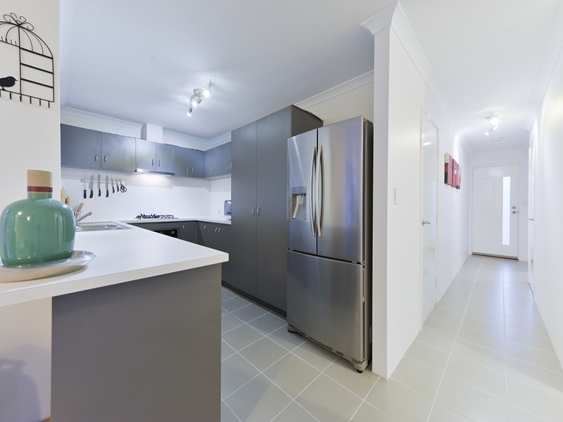 1/14 Godwit Street, Queens Park WA 6107