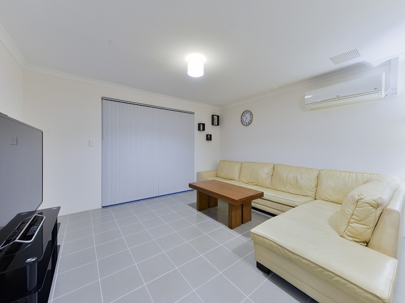 1/14 Godwit Street, Queens Park WA 6107