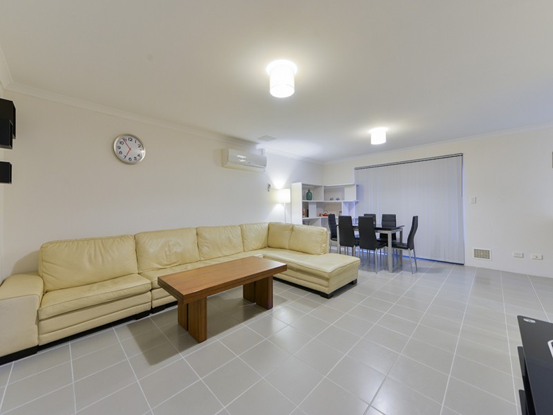 1/14 Godwit Street, Queens Park WA 6107