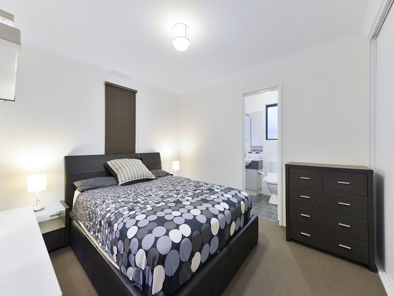 1/14 Godwit Street, Queens Park WA 6107