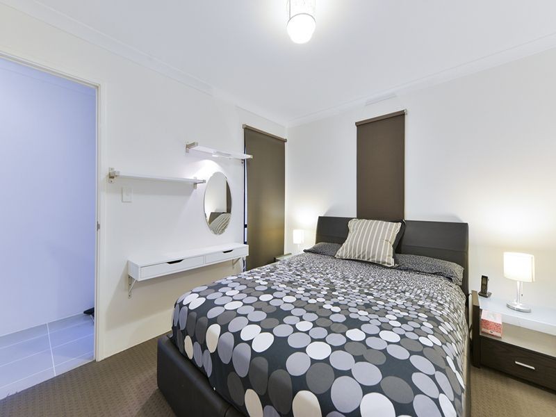 1/14 Godwit Street, Queens Park WA 6107