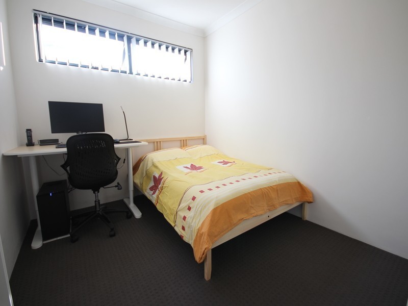 1/14 Godwit Street, Queens Park WA 6107