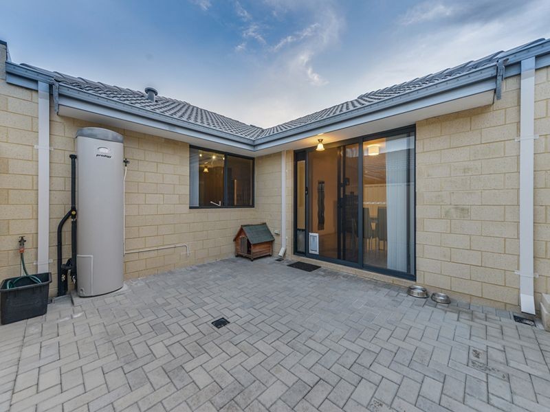 1/14 Godwit Street, Queens Park WA 6107