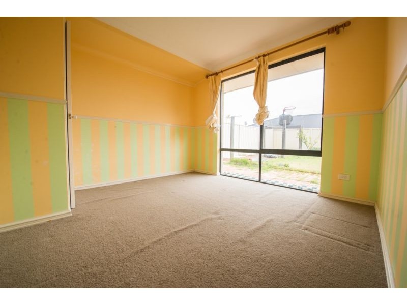 19 Carnegie Parade, Success WA 6164