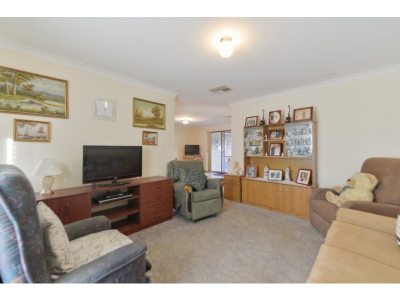 2/15 Herndon Close, Cannington WA 6107