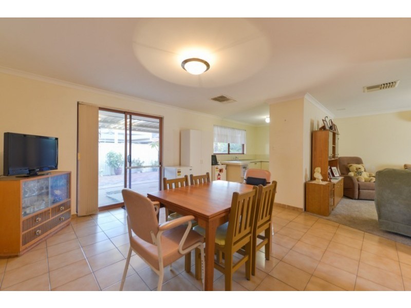 2/15 Herndon Close, Cannington WA 6107
