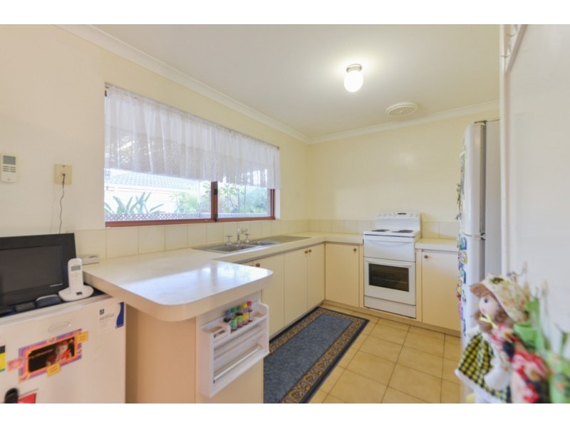 2/15 Herndon Close, Cannington WA 6107