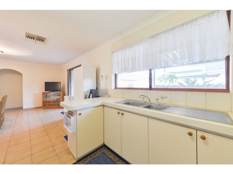 2/15 Herndon Close, Cannington WA 6107