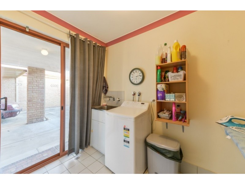 2/15 Herndon Close, Cannington WA 6107