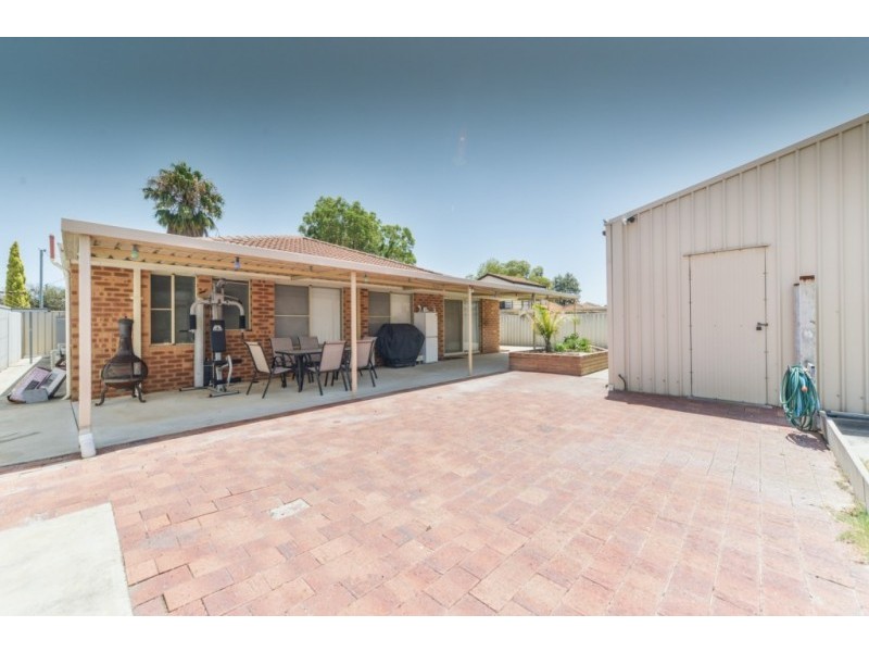 154 Centre Street, Queens Park WA 6107