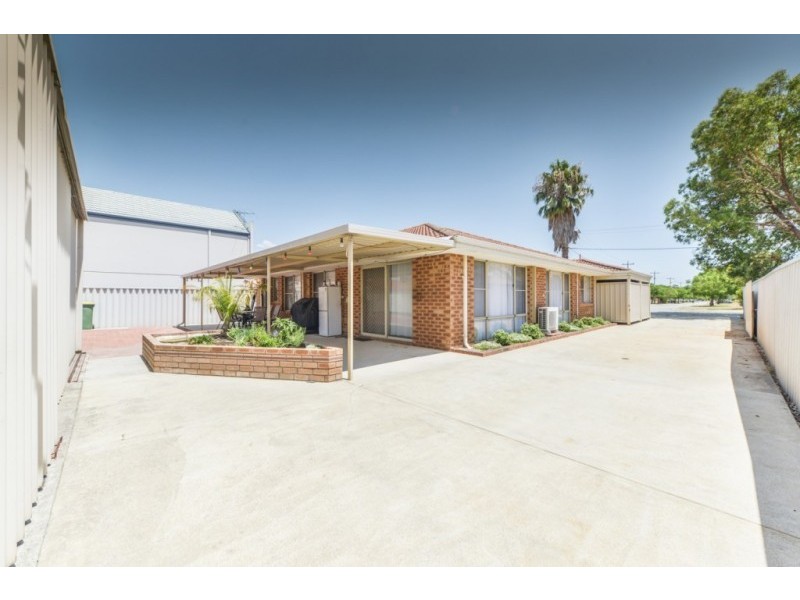 154 Centre Street, Queens Park WA 6107