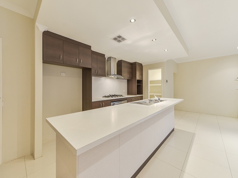 11 Godwit Street, Queens Park WA 6107