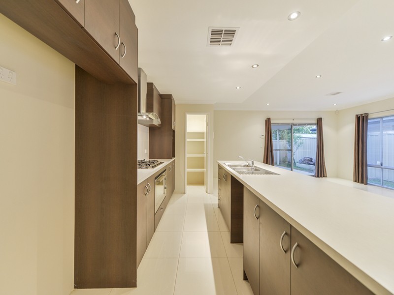 11 Godwit Street, Queens Park WA 6107