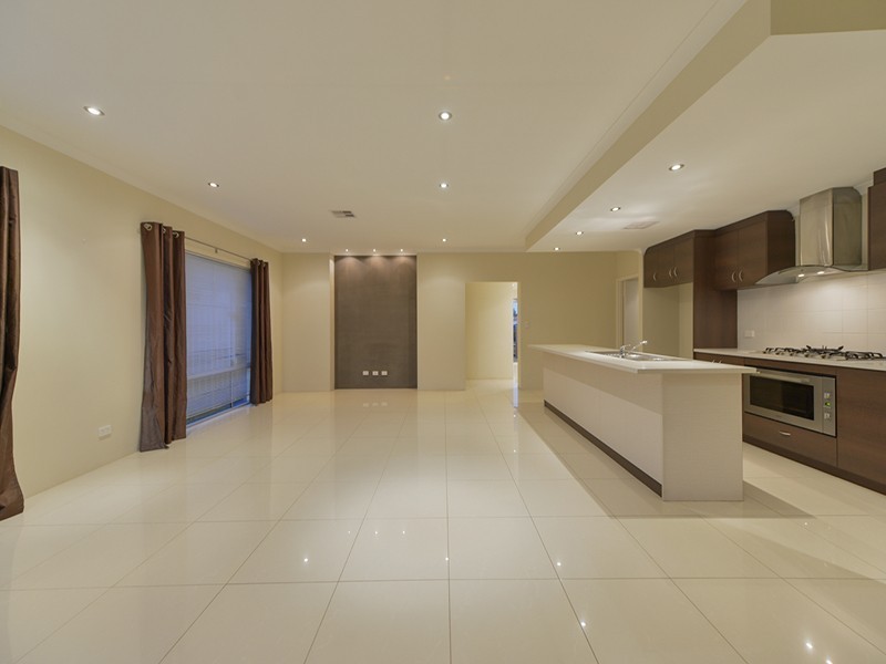 11 Godwit Street, Queens Park WA 6107