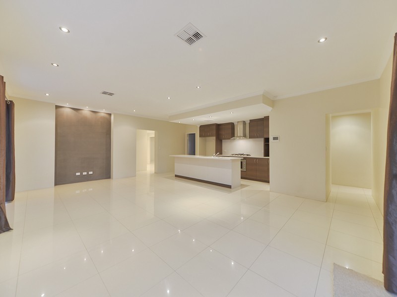 11 Godwit Street, Queens Park WA 6107