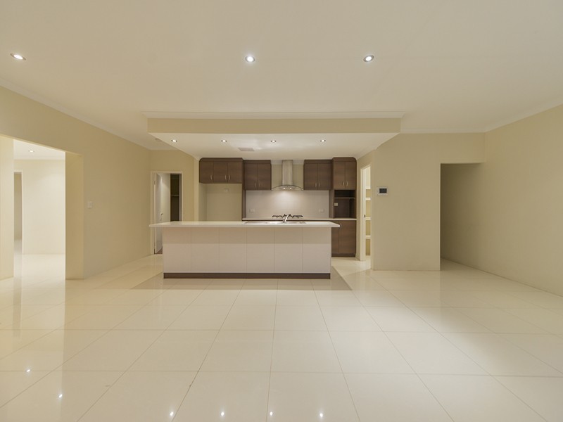 11 Godwit Street, Queens Park WA 6107